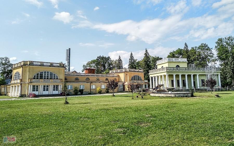 Łazienki w parku zdrojowym