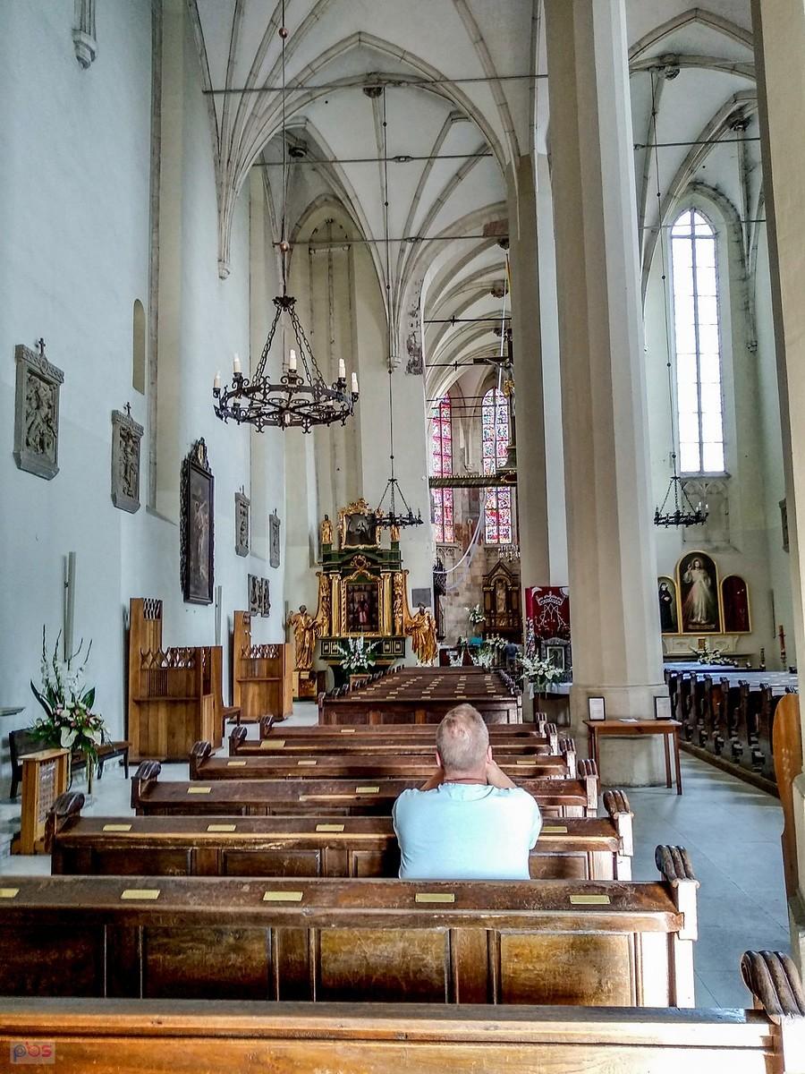 nietypowe wnętrze kościoła