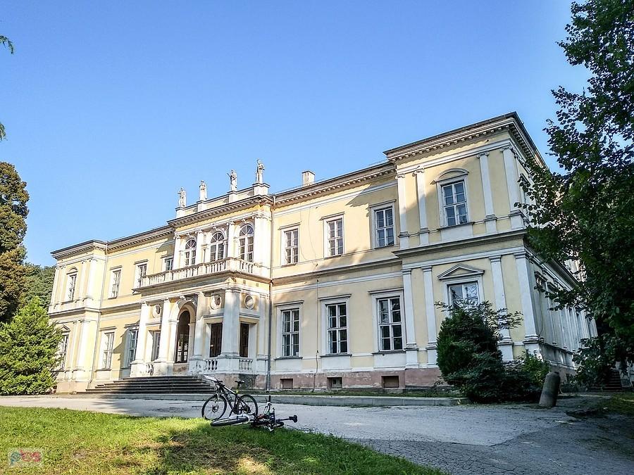 Ośrodek Dziedzictwa Kulturowego i Tradycji Rolnej Ponidzia - Pałac Wielopolskich w Chrobierzy