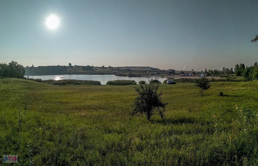 Wschodzące słońce nad kempingiem Gacki