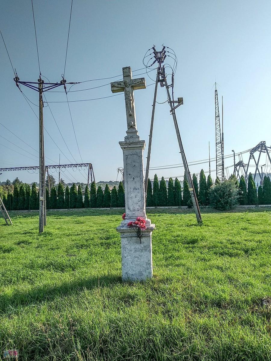 Pomiędzy drutami