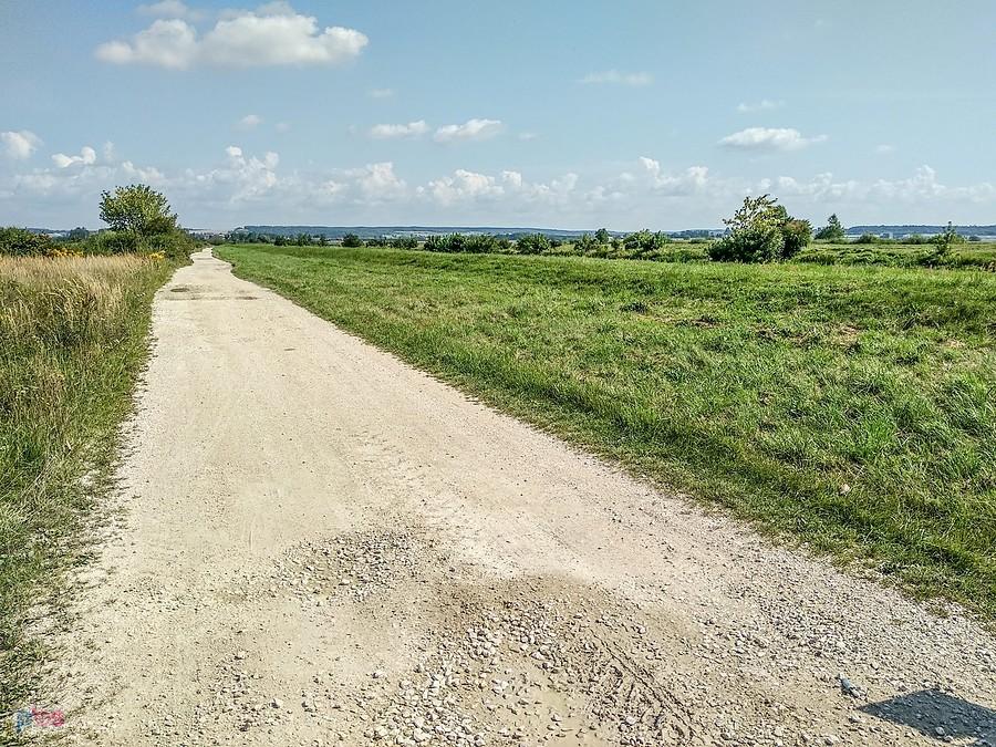 Droga wzdłuż Nidy
