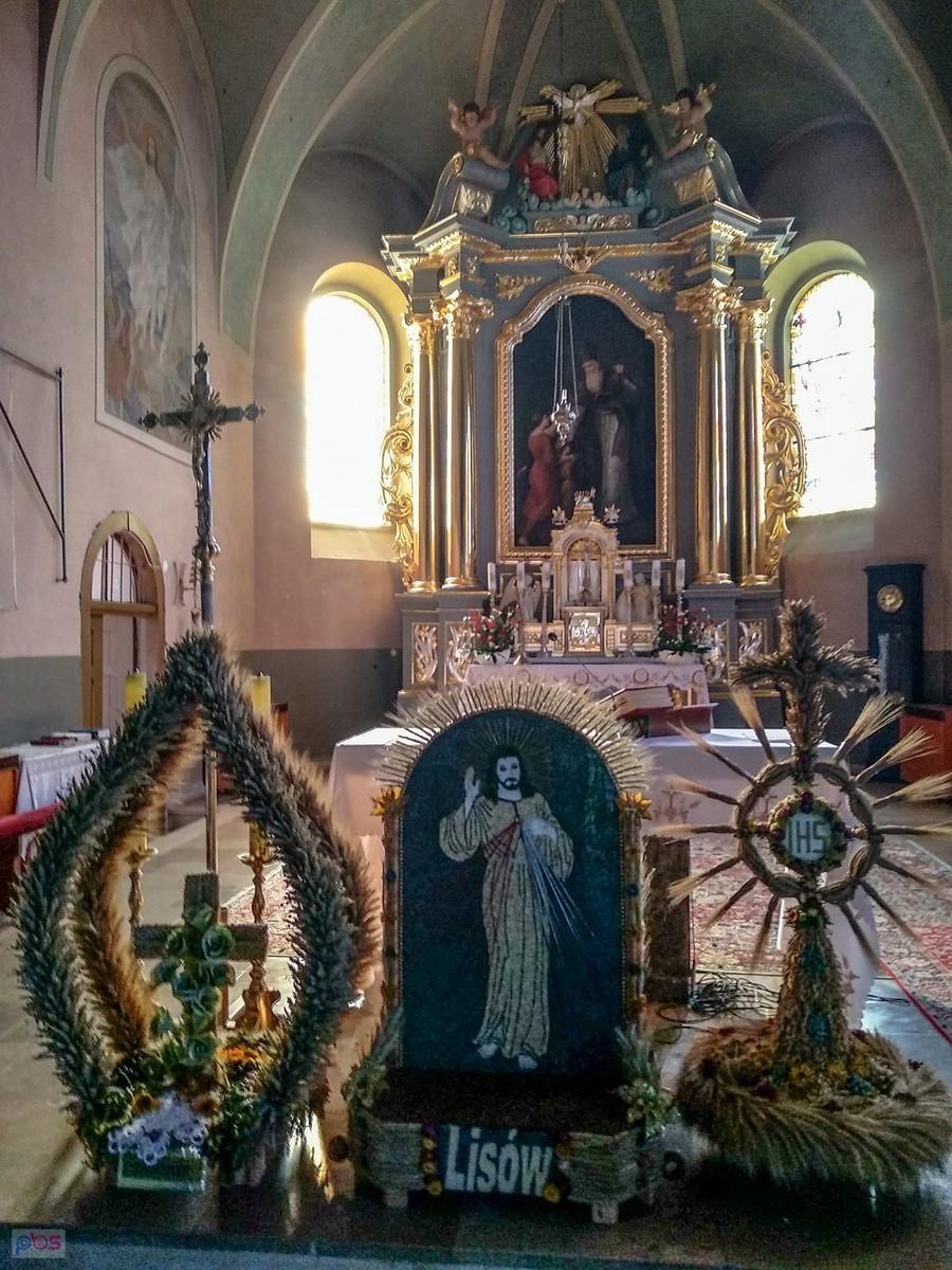 Ołtarz w kościele w Lisowie