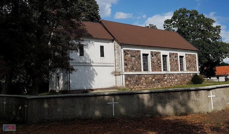 Tarnowo (niem.Grossenhagen) Kościół filialny p.w. Świętej Rodziny zbudowany w XV w
