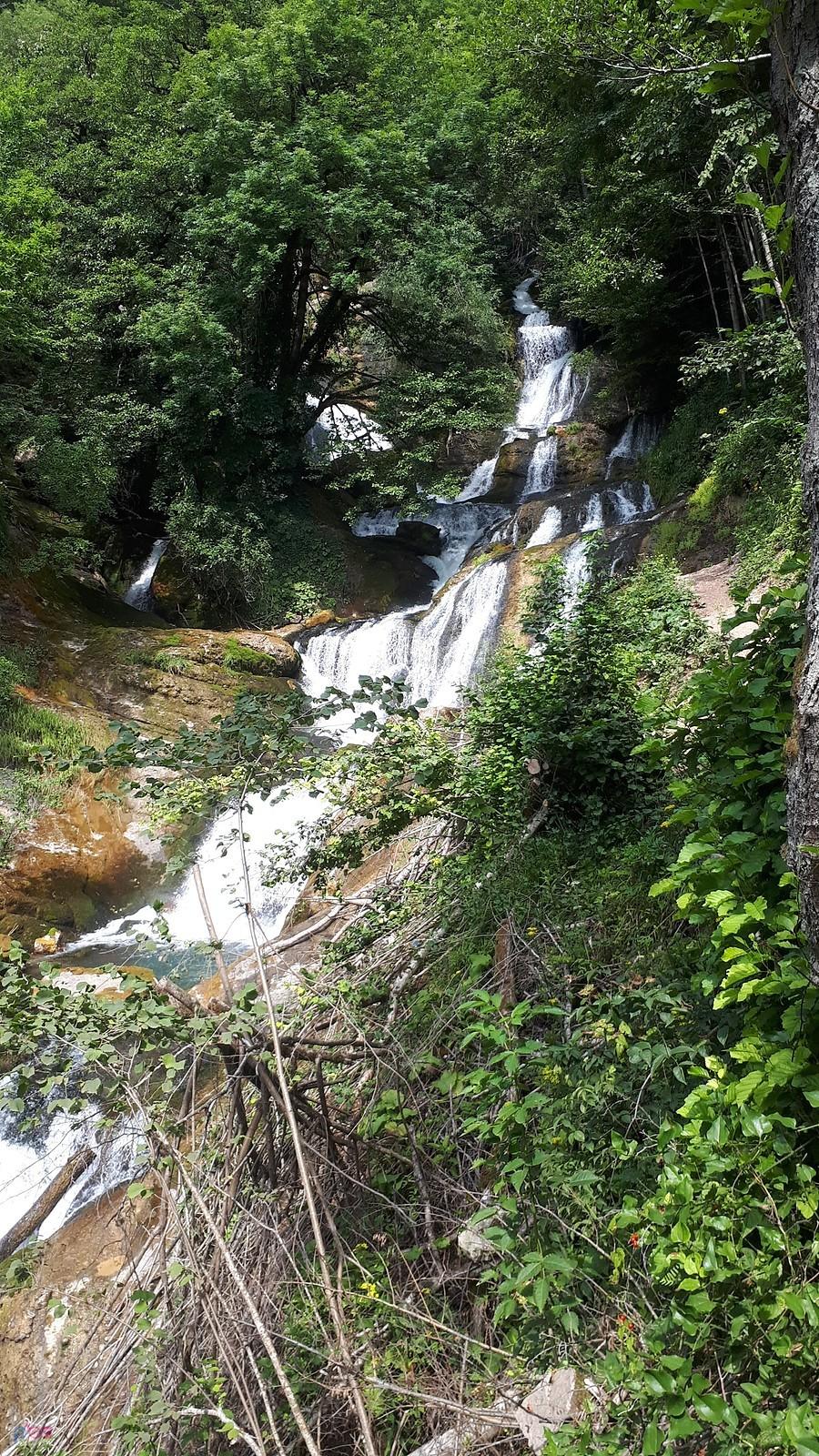 Przypadkowy wodospad w Gruzji