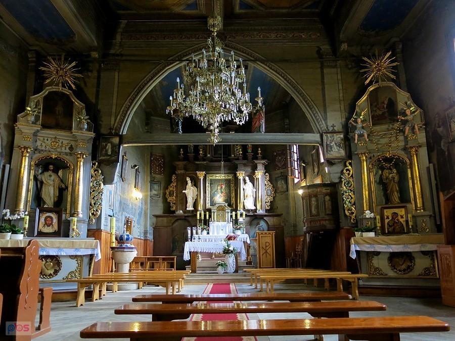 Wnętrze kościoła w Rajbrocie