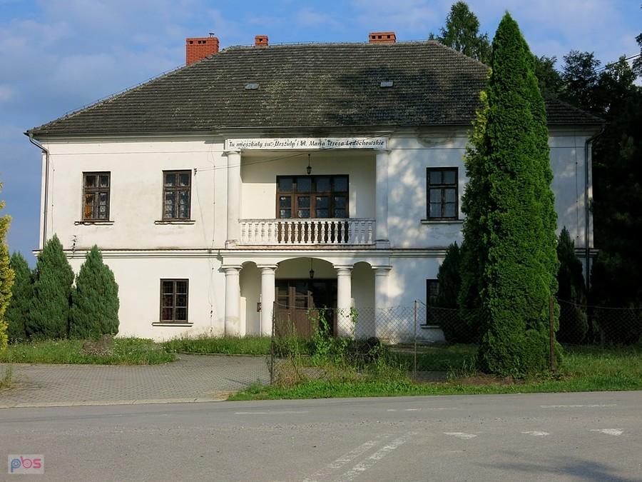 Lipnica Murowana - przed domem św. Urszuli i bł. Marii Teresy Ledóchowskich