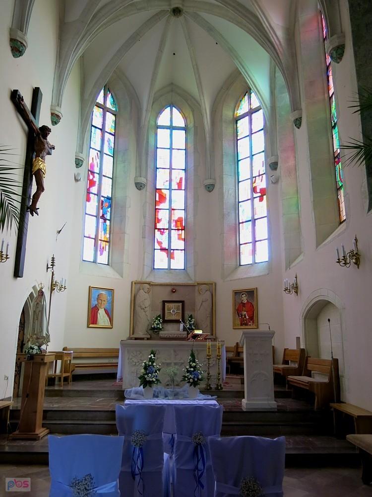 Stopnica - przed ołtarzem