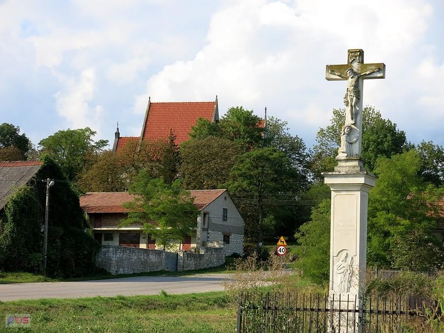 Chotel Czerwony - z głównej drogi