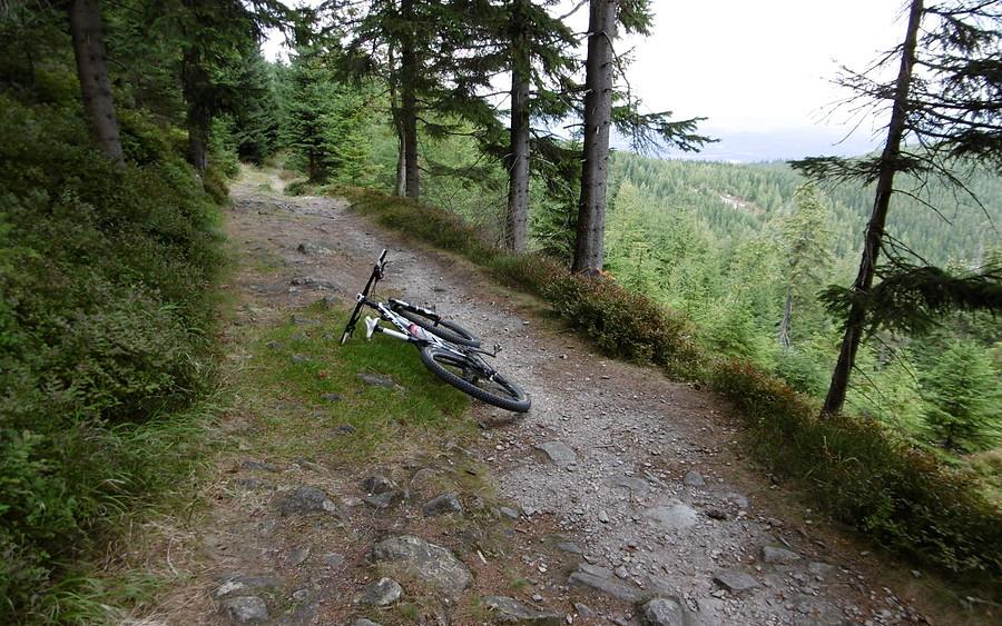 Terenowy powrót, najpierw wspinaczka na wysokość 1100 m i pora na długi zjazd