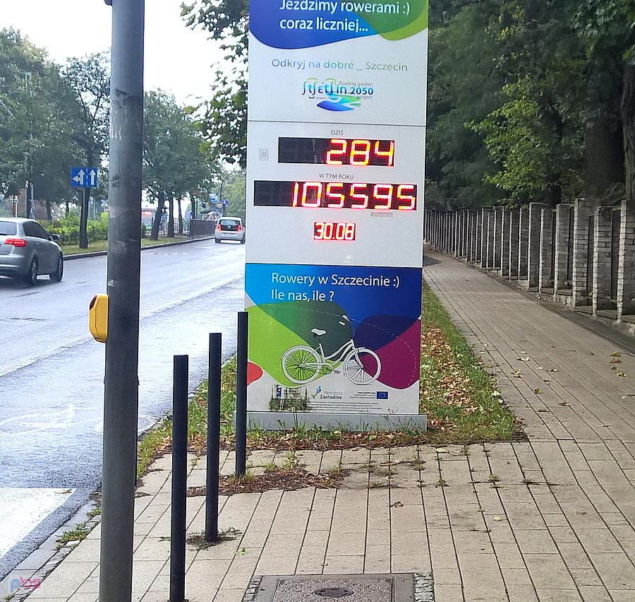 Rowerowy licznik przy ulicy Ku Słońcu.
