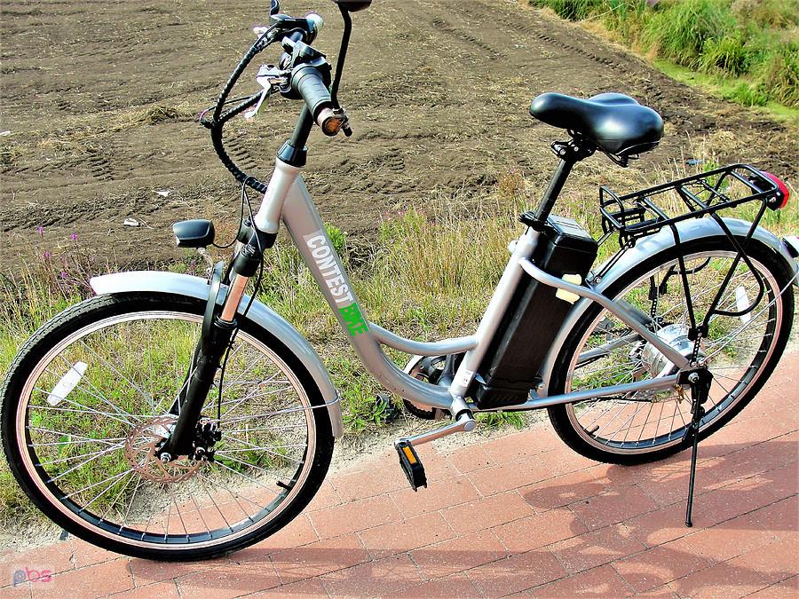 Rowerem po Kociewiu. Na trasie spotkałem kolegę, jeździ teraz na elektryku.