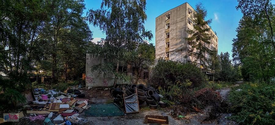 Jeszcze 2 lata temu ten budynek był w prawie idealnym stanie, pilnowała go firma ochroniarska