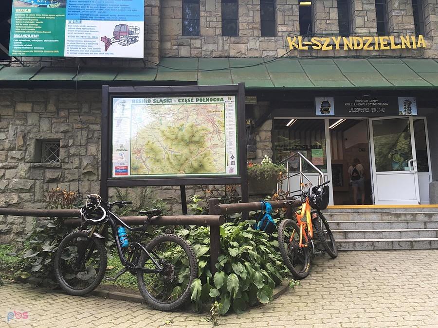Kasa biletowa i dolna stacja