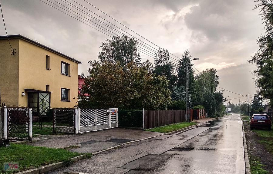 Jeszcze kilka minut temu musiało tutaj lać
