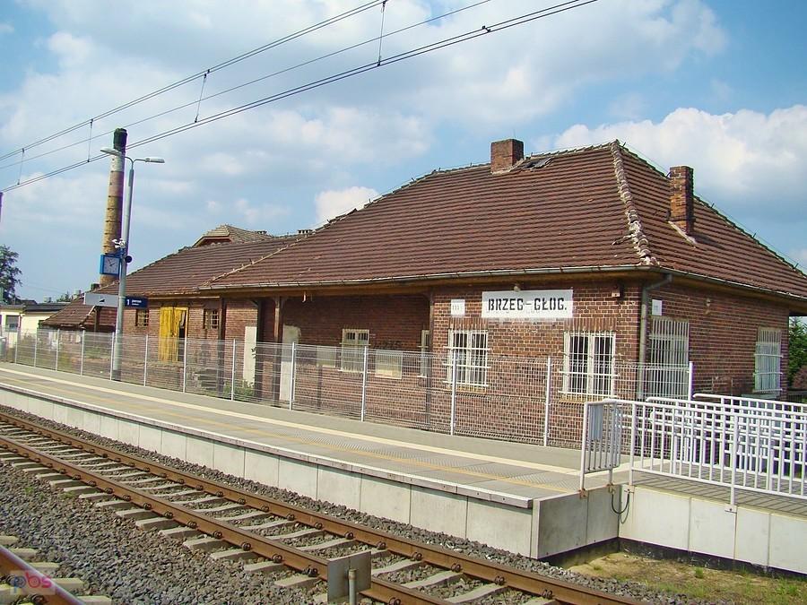 Nieczynny budynek stacji kolejowej w Brzegu Głogowskim