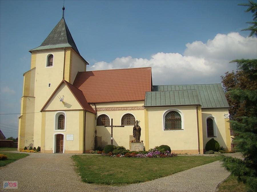 Romański kościół w Brzegu Głogowskim.