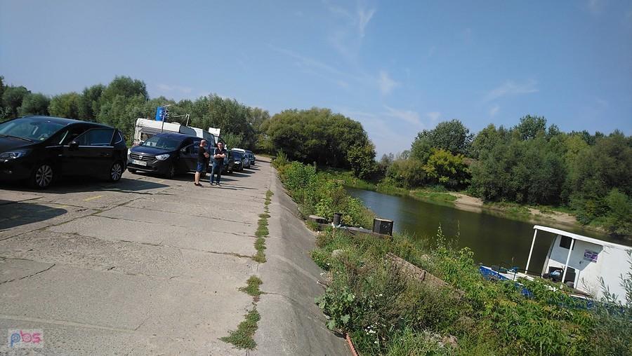 Kolejka na dziesięć samochodów