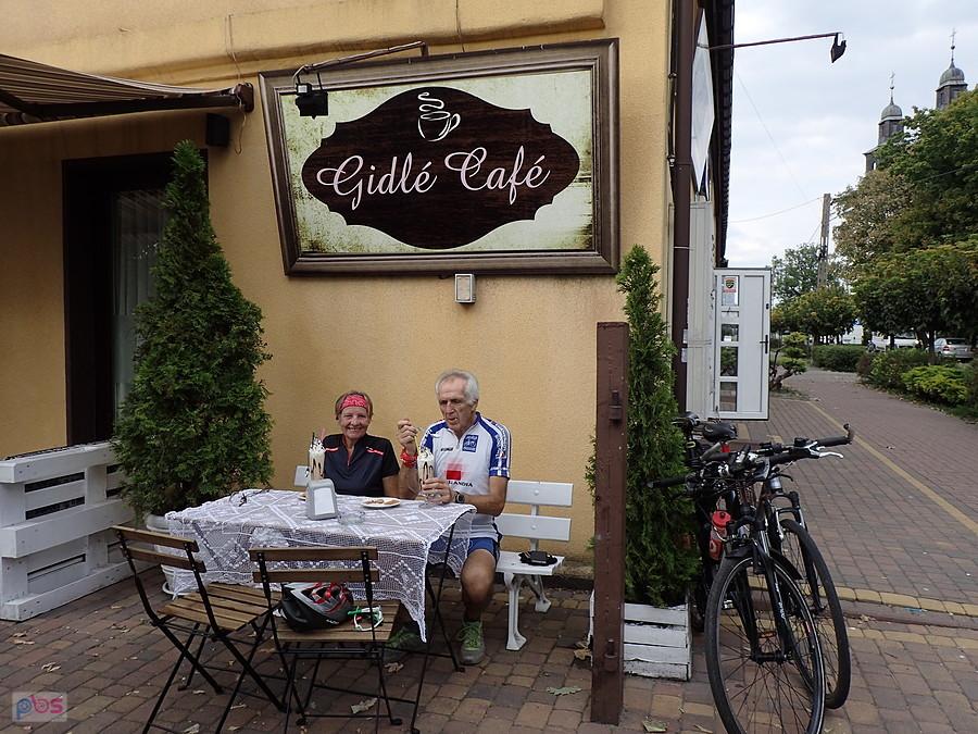 Kawa mrożona w Gidle Cafe.