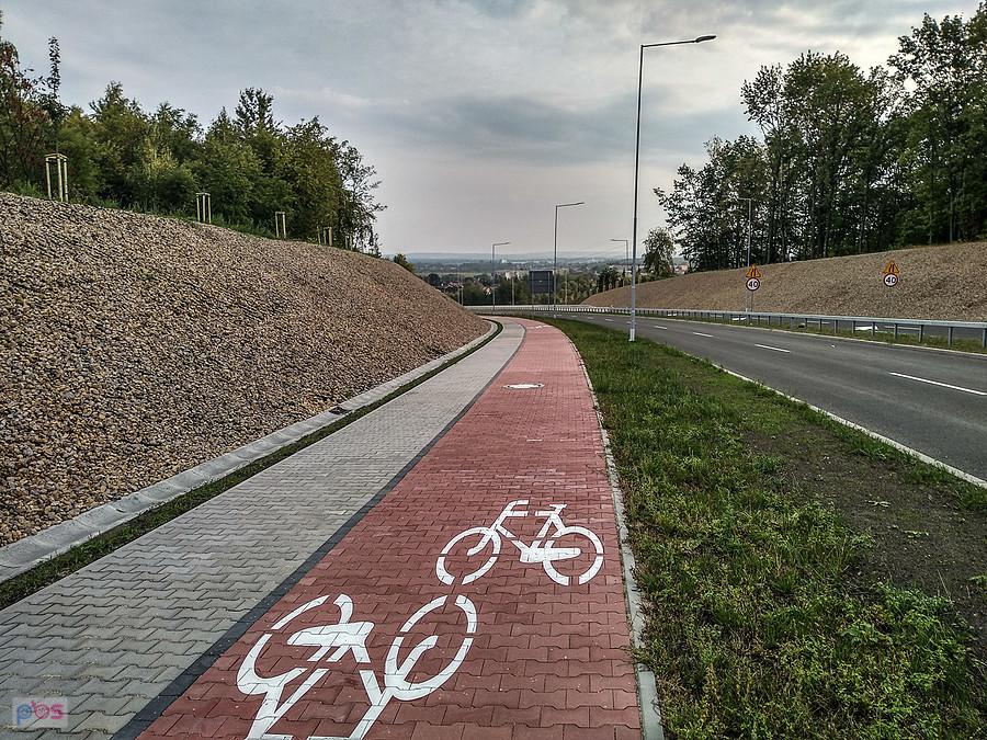 DDRka prawie idealna, prawie, bo zamiast kostki powinien być asfalt