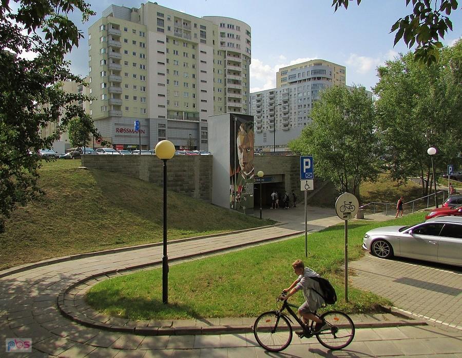 Przy Metro Stokłosy
