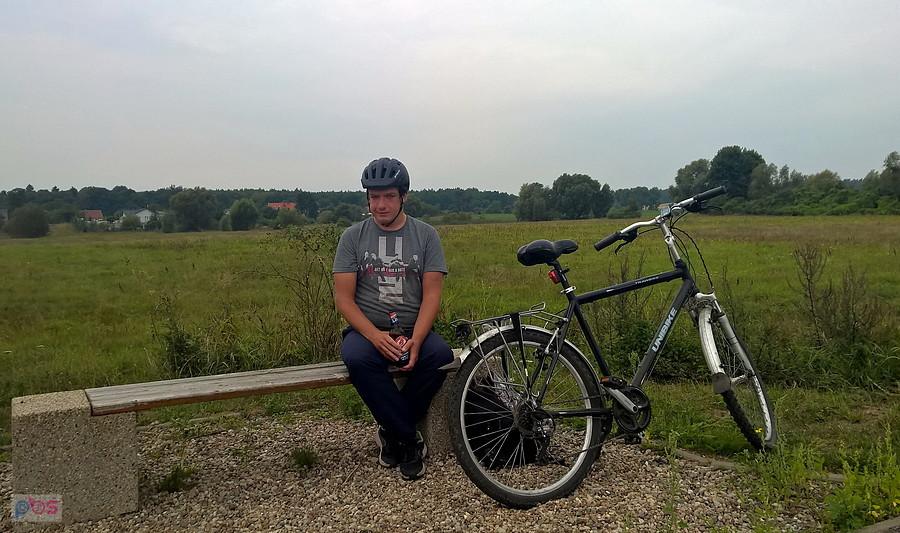 Kuba pod miejscowością buk z piwem w ręku.
