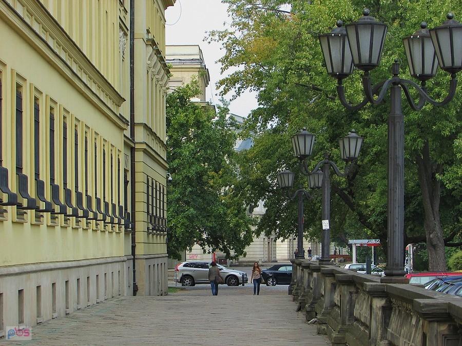 Kandelabry przy Pałacu Mostowskich