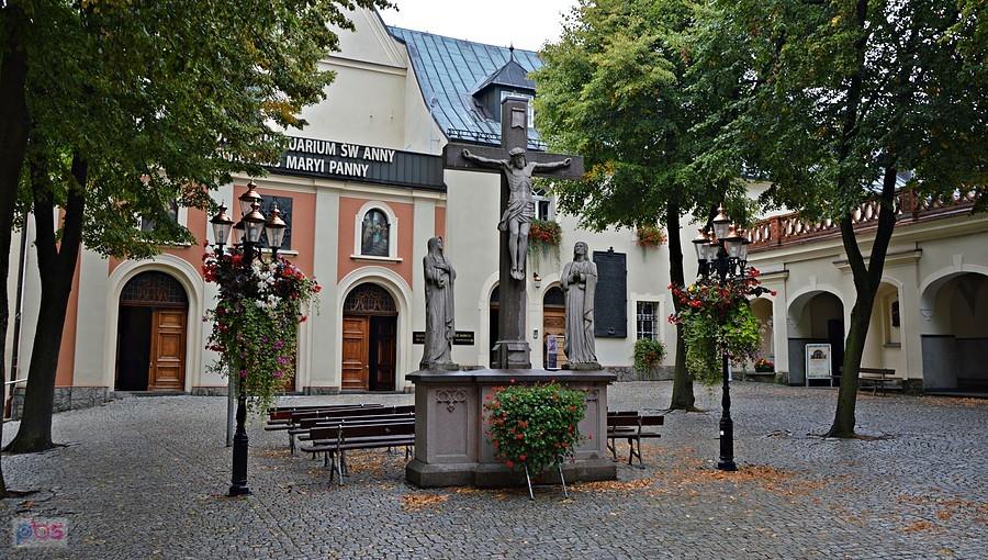 Plac przed Sanktuarium św. Anny