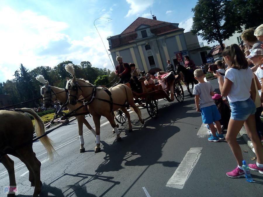 królowa Maria Kazimiera d’Arquien, damy dworu i eskorta karocy