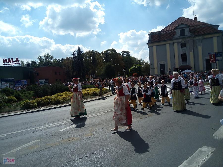moda na stroje ludowe wraca