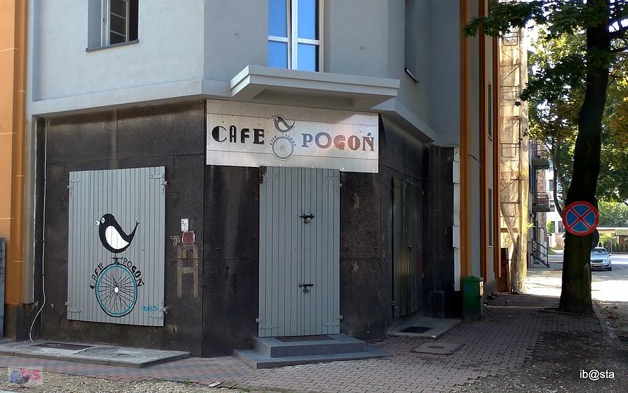 podobno rowerowa miejscówka na Pogoni ... tylko ani pół stojaka, może chowane ;)