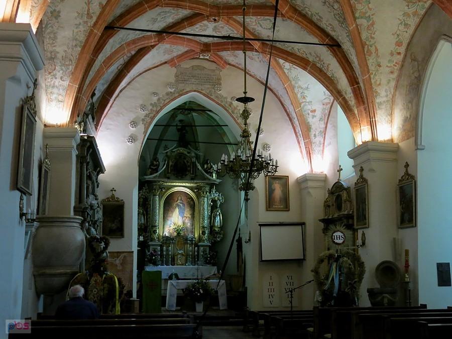 Chroberz - wnętrze kościoła