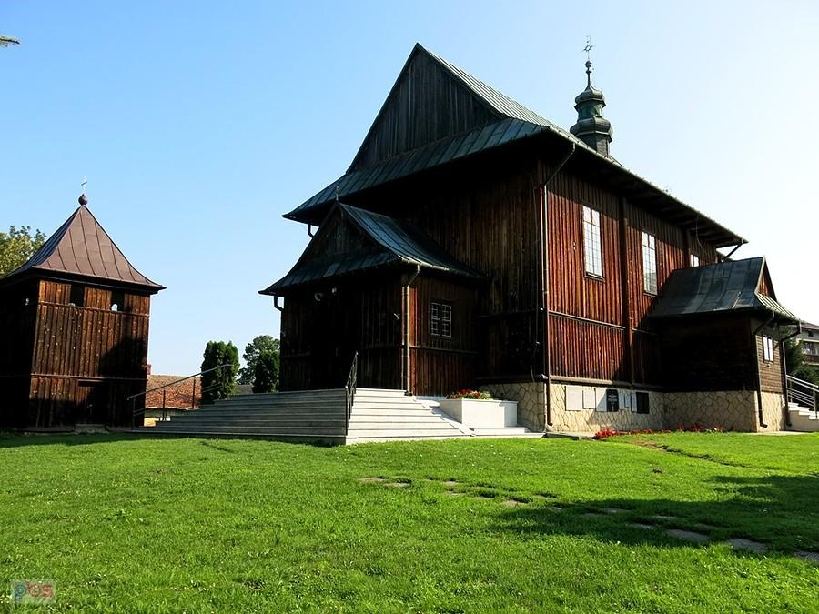 Stradów - przed drewnianym kościołem z 1657r.