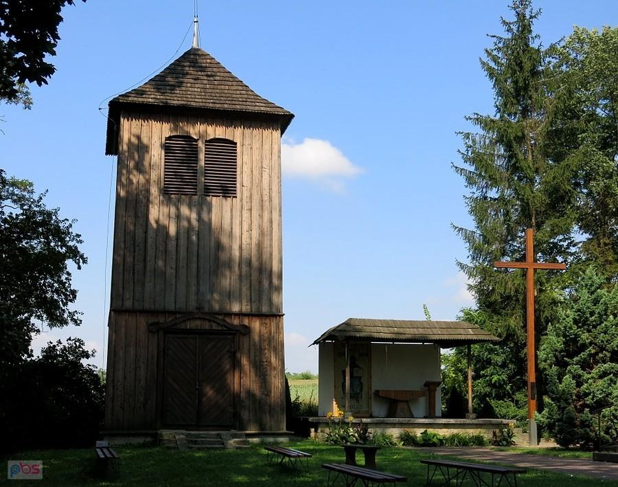 Drewniana dzwonnica