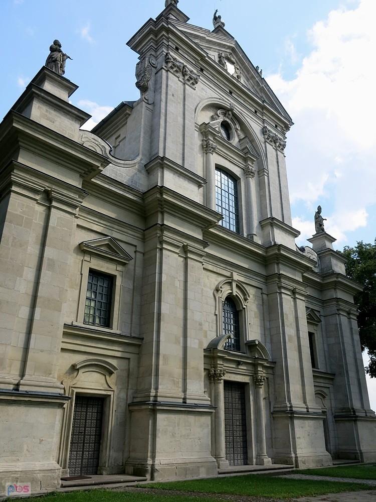 Przed kolejnym kościołem