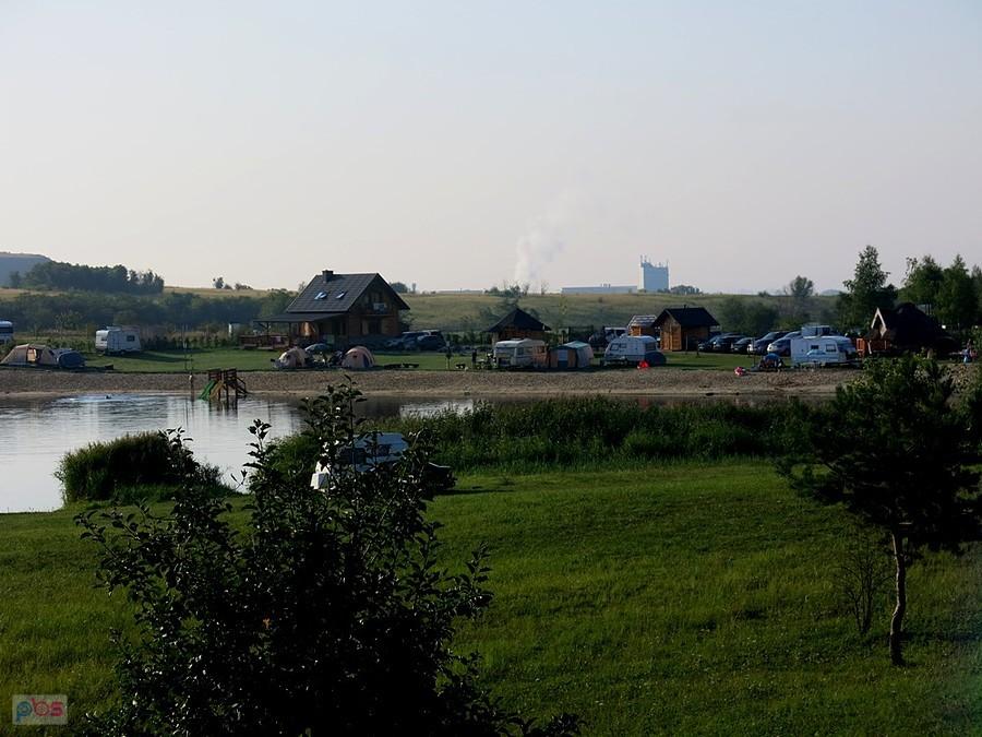 Widok na camping Gacki od strony Krzyżanowic