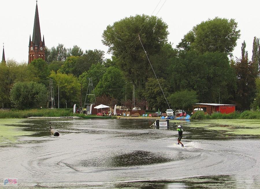 Wakeboarding na stawie w Mirkowie