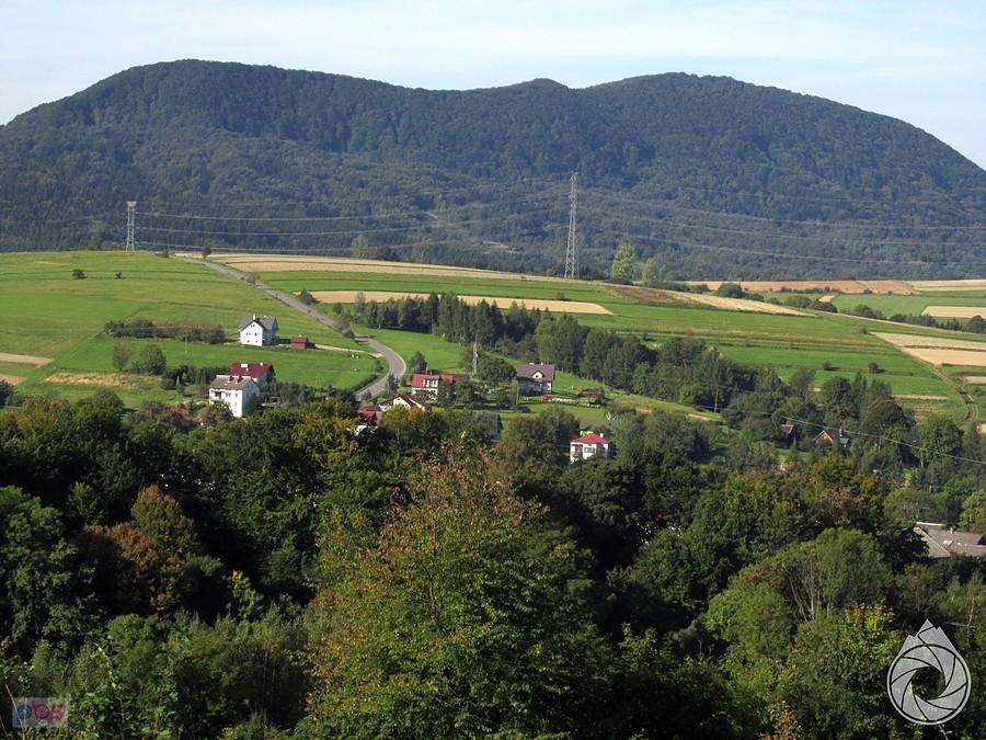 zjazd do Lubatowej wije się pod Cergową