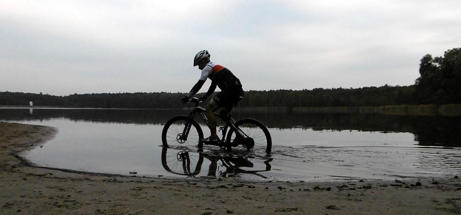 Nad jeziorami klimatycznie - cisza, spokój i gładka tafla wody :)