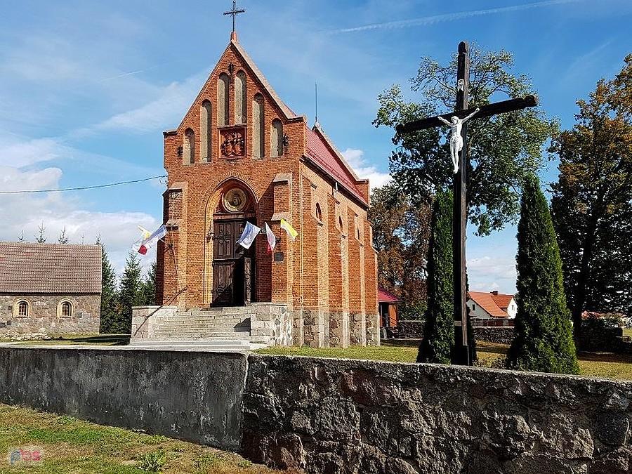Barzkowice (niem.Barskewitz) Kościół parafialny p.w. św. Apostołów Piotra i Pawła z XIX w