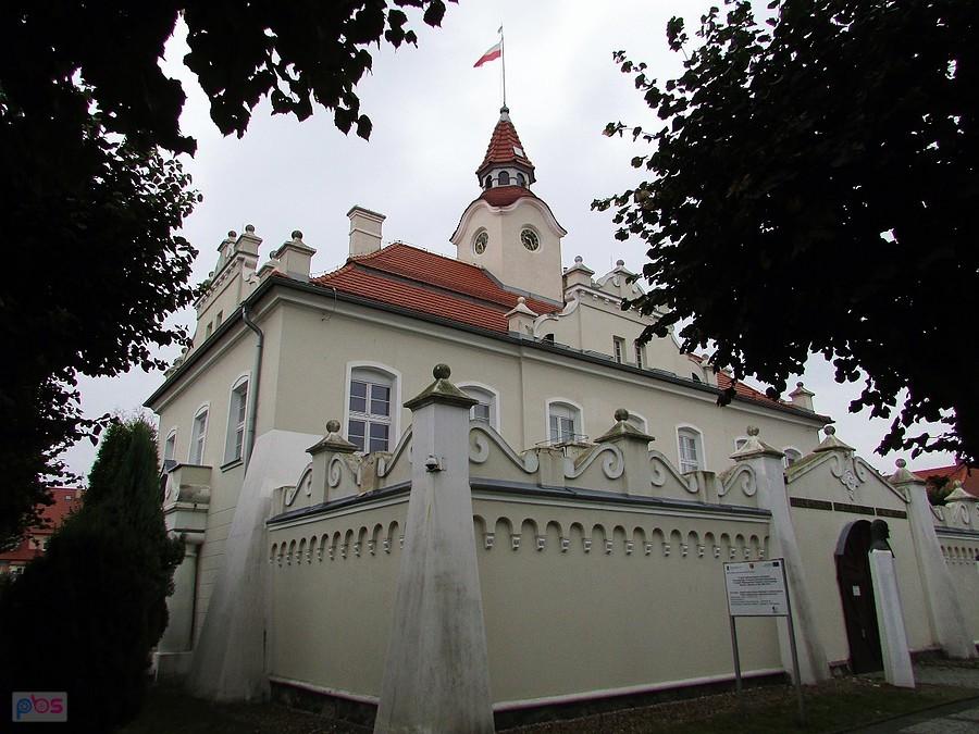 Ratusz w Działdowie wygląda jak zamek