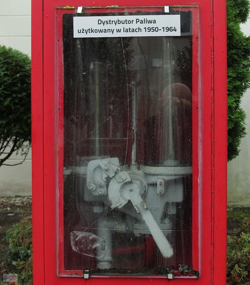 Zabytkowy dystrybutor paliwa