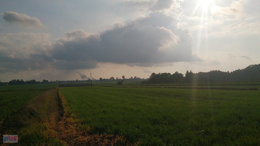 Chmury nad polami