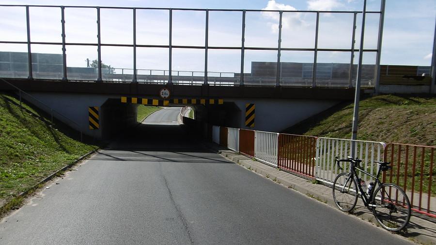 W Kórniku mamy rzadkość - niski tunel o wysokości 2 m