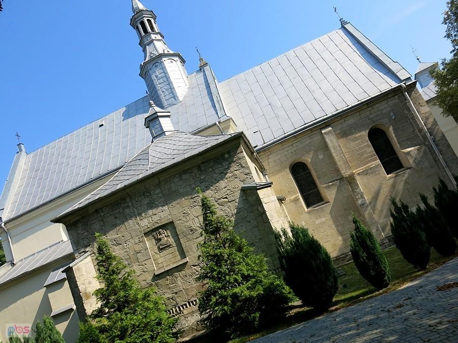 Budda na ścianie kościoła?