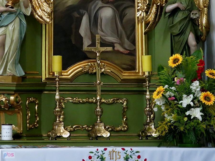 Czaszka we wnętrzu kościoła