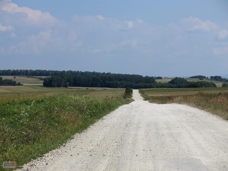 Szutrową drogą