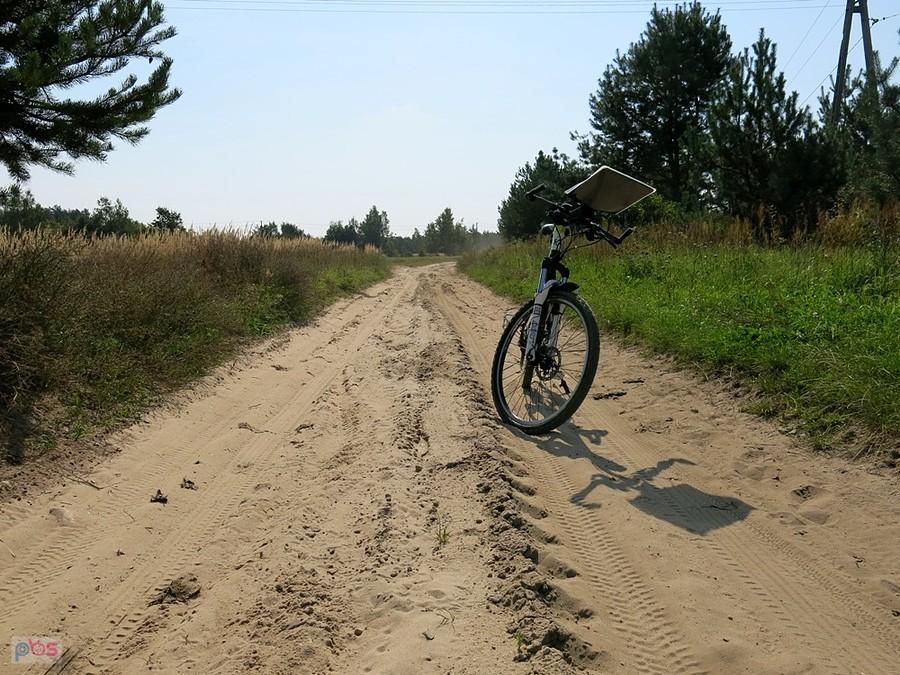Piaskową drogą trudno jechać