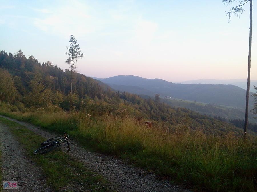 Szutrowy podjazd