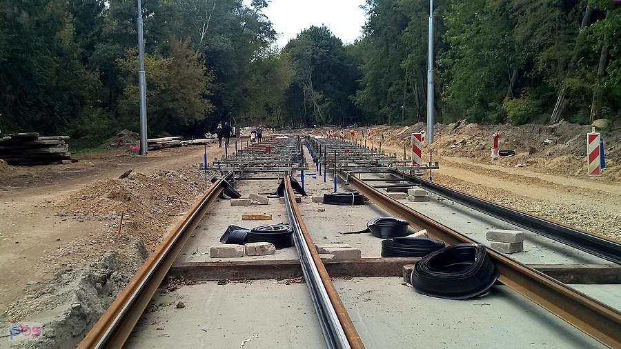 Ulica Arkońska w przebudowie - tory już blisko pętli tramwajowej.